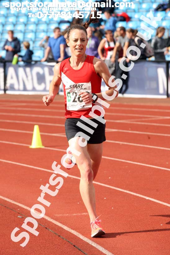 Senior womens 4 stage relay, Northern Senior 6 and 4 and Junior Stage Road Relays, SportsCity, Manchester. Photo:  David T. Hewitson/Sports for All Pics